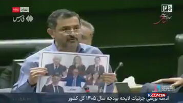 Iran, parlamentare strappa foto con Mattarella e altri leader Europei