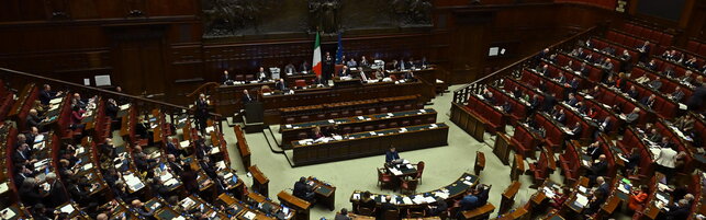 Stop al congedo paritario: la Camera boccia la proposta di legge delle opposizioni