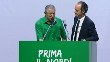 Morte Bossi, Lega con le bandiere a mezz'asta: annullati tutti gli appuntamenti