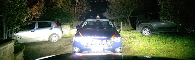 Pavia, spingono un'auto in panne e vengono travolti: uno è gravissimo