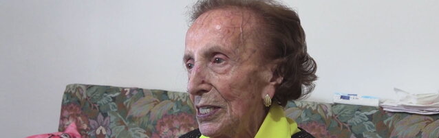 Maria, l'ostetrica di 102 anni che ha fatto nascere oltre 8mila bambini