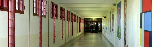 Siracusa, aggredisce agente mentre lo scarcerano: resta in prigione