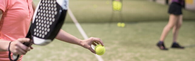 Rovigo, licenziata per giusta causa perché gioca a padel in malattia: risarcita con 18 mensilità