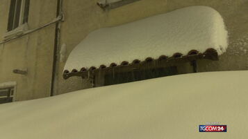 Capracotta come la Siberia, muri di neve lungo le strade