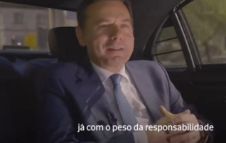 Anteprima: Portogallo, il primo ministro senza cintura in uno spot: sulle strade oltre 18 vittime in…