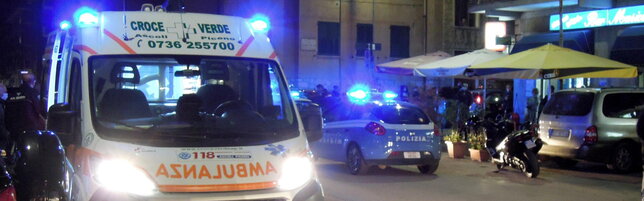 Varese, rissa in strada: accoltellato a morte un 30enne e due feriti