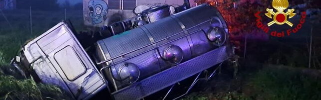 Modena, scontro tra un autocarro e una macchina: tre morti