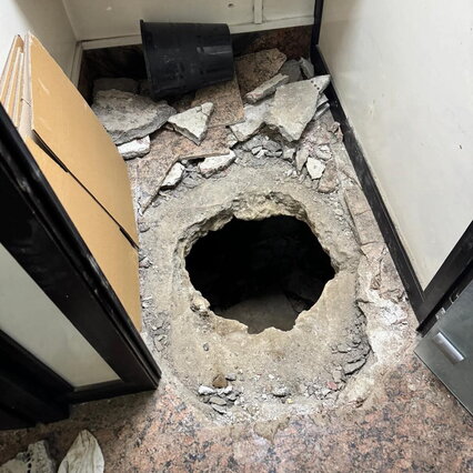 Anteprima: Napoli, caccia agli autori della rapina in banca | Verifiche su rete fognaria
