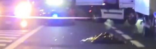 Anteprima: Caserta, camionista investito e ucciso da un'auto mentre protesta per il caro-carburante