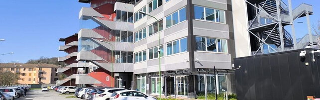 Ivrea, esplode una bomba carta nel parcheggio del tribunale e scoppia un incendio