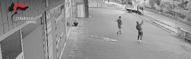 Torino, tentata rapina in showroom con proprietari all'interno: due arresti