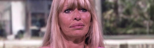 "Grande Fratello Vip", Alessandra Mussolini si emoziona per la lettera della sorella Elisabetta