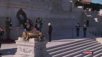 Celebrazioni 25 aprile, Mattarella rende omaggio al Milite ignoto a Roma