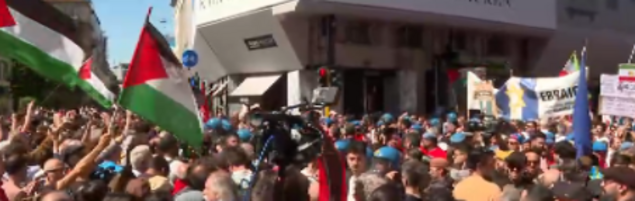 Corteo 25 aprile a Milano, cori e urla dei ProPal contro la Brigata Ebraica