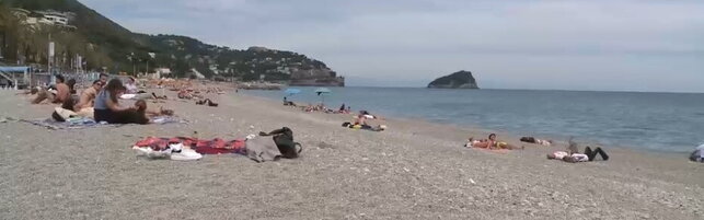 Spotorno, prime battute d'estate con una novità: più spiagge libere, meno stabilimenti