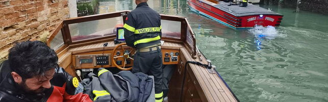Anteprima: Venezia, tre persone in acqua: 25enne muore annegato