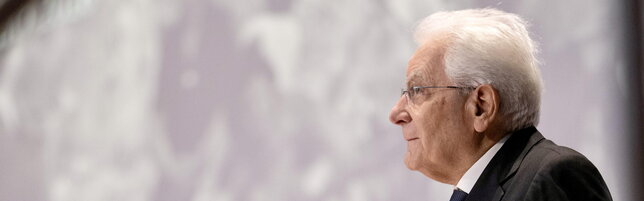 Copertina: Sergio Mattarella ai nuovi alfieri della Repubblica: "Adulti disattenti verso i giovani, ignorano i…