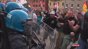 Copertina: Biennale Arte, scontri a Venezia tra polizia e manifestanti pro-Pal