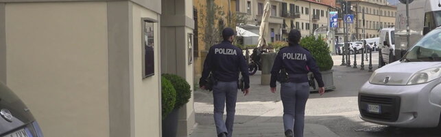 Prato, difende una collega durante una rapina: 23enne accoltellato al cuore in centro