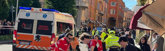Auto falcia pedoni a Modena: alcuni feriti gravi | Fermato il trentenne al volante