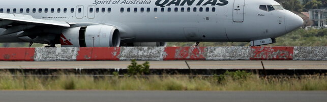 Anteprima: Australia, passeggero morde un'assistente di volo: aereo Qantas costretto a deviare