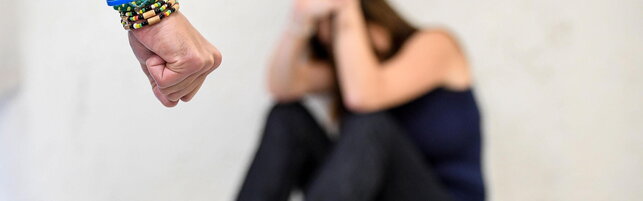 Capri, aggredisce la fidanzata e viene arrestato: il giorno dopo lo trovano nascosto nell'armadio della donna