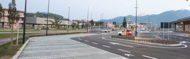 Anteprima: Carvico (Bergamo), uomo colpito da un dardo scagliato da un'auto in corsa: in ospedale