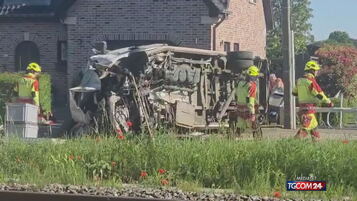 Anteprima: Belgio, treno in corsa travolge uno scuolabus: diversi morti