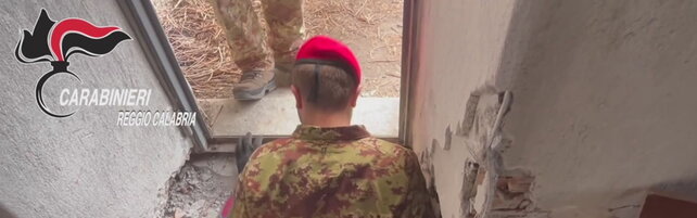 Reggio Calabria, bunker segreto con tunnel di 120 metri: c'era anche una stanza per la fuga