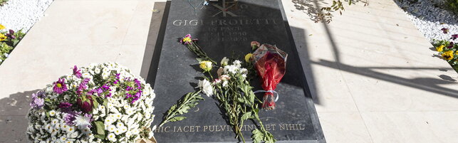 Gigi Proietti, rubata la lapide della tomba al cimitero del 
