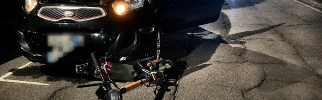 Anteprima: Milano, in due su un monopattino si schiantano contro un'auto: morto il passeggero di 18…
