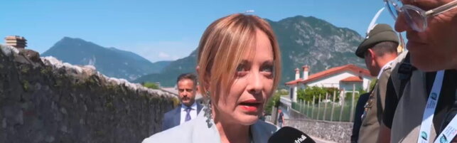 Meloni tra gli Alpini in Friuli: "Avevo bisogno di un po' di sano orgoglio nazionale"