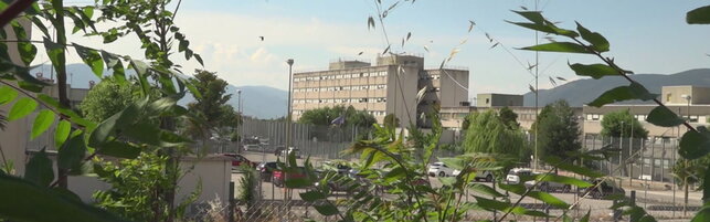 Copertina: Sorelle ritrovate, nonno e compagno della madre in carcere: "Increduli per l'arresto"