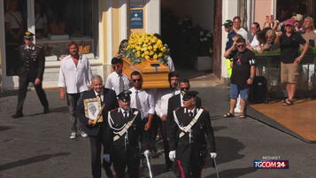 https://img-prod.tgcom24.mediaset.it/images/2026/07/12/153350921-b52766af-0784-4db2-84cd-97258e93a476.jpg