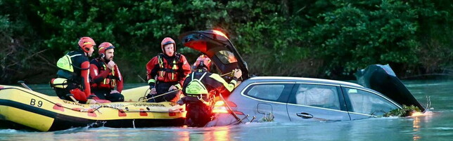 Bolzano, finisce con l'auto nel fiume Isarco ma il conducente si salva