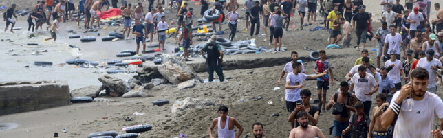 Anteprima: Migliaia di migranti assaltano Ceuta: le immagini dall'exclave spagnola