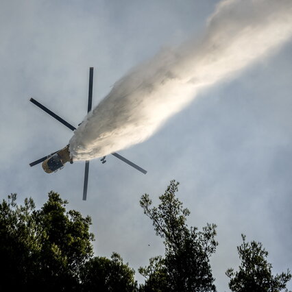 Anteprima: Due elicotteri antincendio si scontrano in volo: due morti
