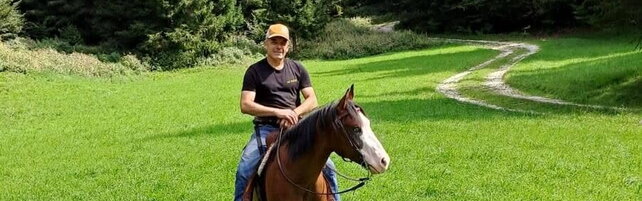 Anteprima: Cade da cavallo e precipita per quasi 300 metri in un burrone: 55enne muore insieme all'e…
