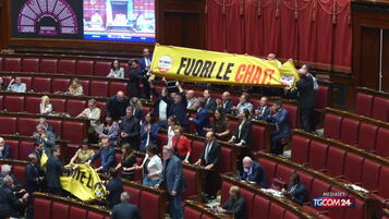 Bagarre in aula a Montecitorio tra FdI e M5S: salta l'audizione di Conte
