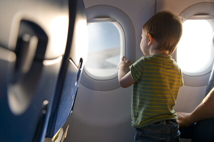 Anteprima: Canada, bimbo rifiuta di allacciarsi la cintura prima del decollo: volo cancellato