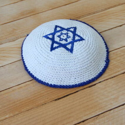 Anteprima: Roma, spray urticante e calci contro un turista francese con la kippah: denunciato 31enne