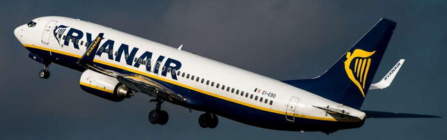 Anteprima: Aereo in overbooking, la moglie resta a terra: il marito dà in escandescenze e viene mult…