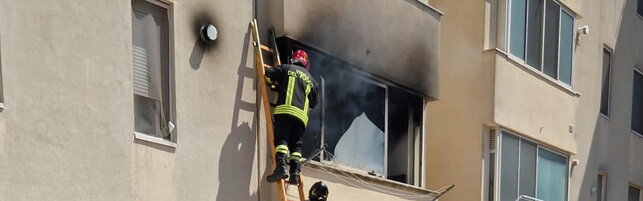 Anteprima: Brindisi, esplosione all'interno di una casa: anziano gravissimo | Intossicati quattro bi…