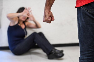 Anteprima: Savona, droga e violenta una ragazza: 31enne arrestato ad Albenga