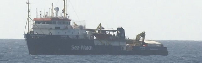 Copertina: Migranti, Piantedosi: "Sea Watch 5 ha violato norme, stop di 45 giorni"