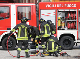 Anteprima: Cassino, esplosione in una abitazione: crolla il tetto, due feriti gravi