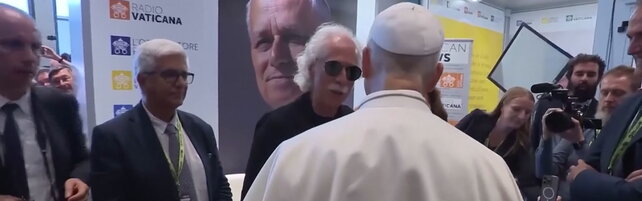 Copertina: Papa Leone XIV incontra il sassofonista dei Blues Brothers