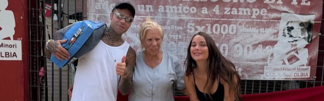 Fedez e Giulia al canile di Olbia: una nuova adozione? Da Silvio a Maurizio, tutti i cani del rapper