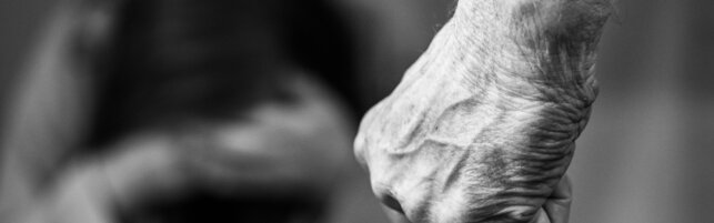 Anteprima: Rimini, 15enne tentò il suicidio: arrestato per maltrattamenti il padre bengalese