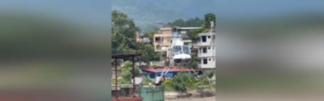 Anteprima: Nepal, i soccorsi arrivano tramite elicottero: le immagini di un salvataggio